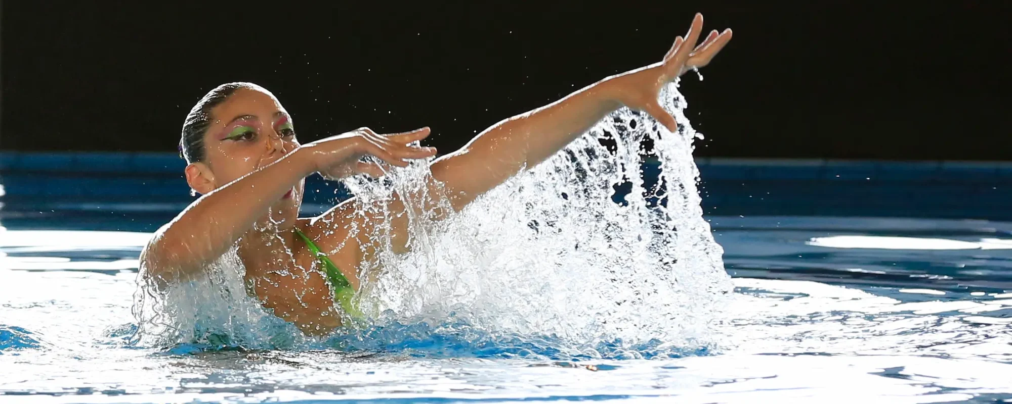 artistic-swimming-camp-barcelona-christmas-arm-move