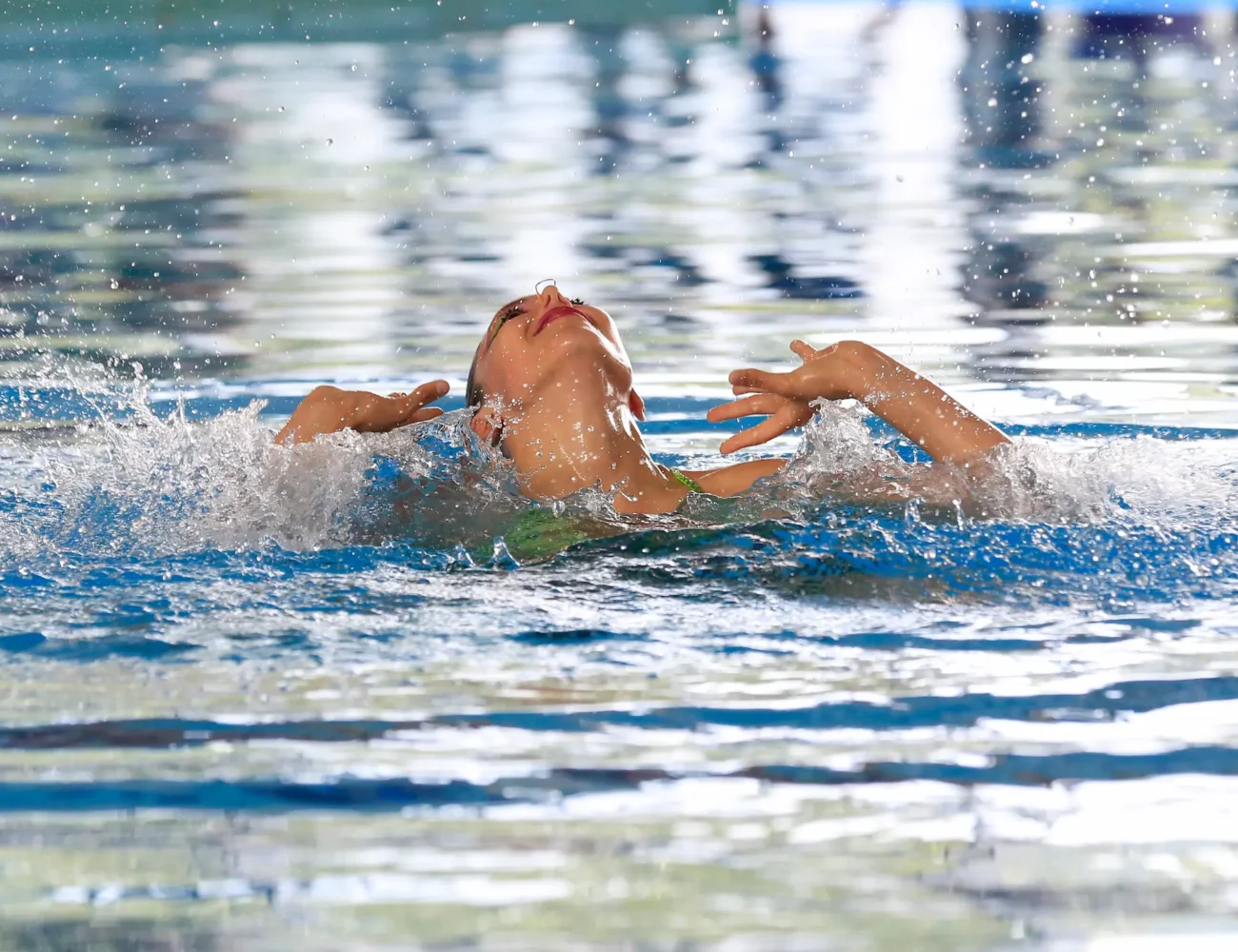artistic-swimming-camp-barcelona-christmas-solo-performance