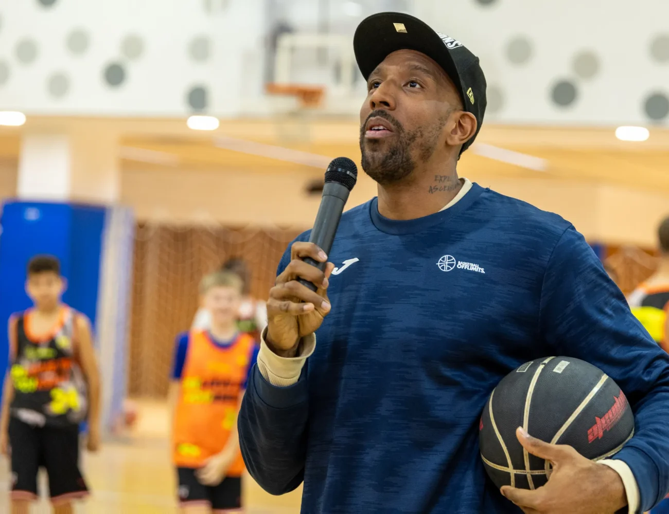 basketball-camp-barcelona-christmas-coach-speech